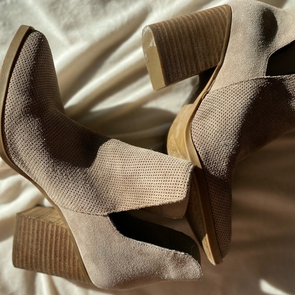 Marc Fisher Suede Ankle Booties Pointy Toe Block Heel- Tan - Picture 9 of 10